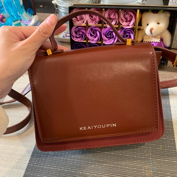 Cute Crossbody - Picture 2 of 7